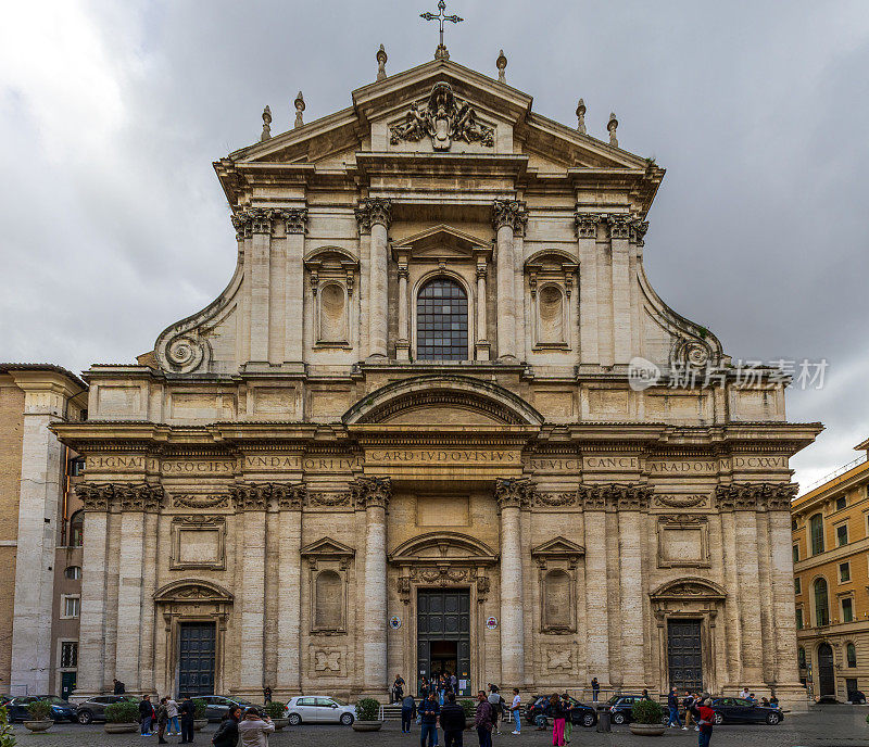 意大利罗马的圣依纳爵罗耀拉教堂，位于Martius校区(Chiesa di Sant'Ignazio di Loyola in Campo Marzio)
